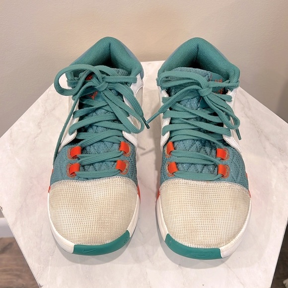 🔥Lebron Nike Green and Orange Sneakers Modern Athletic Design🔥 - Picture 2 of 5